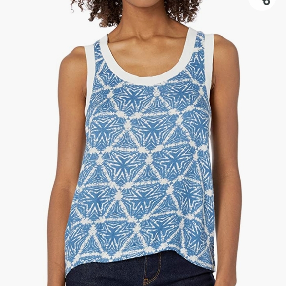RVCA Tops - RVCA SHIBA SCOOP SLEEVELESS TOP